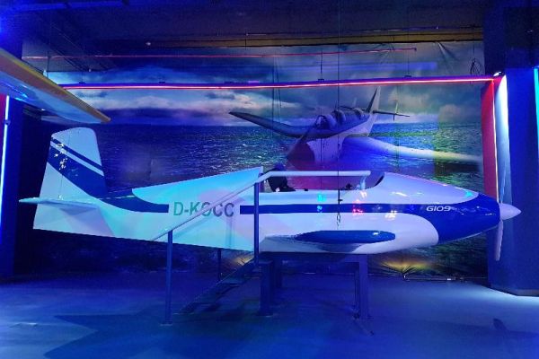 GS-105 GSeat Motion simulator integrated in plane model